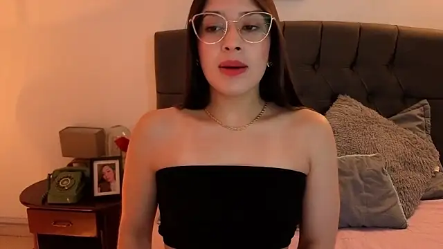 Snapshot of Emma_Lombardi chatting on November 7, 2025, 1:33 pm Emma Lombardi online show from November 7, 2025, 1:33 pm