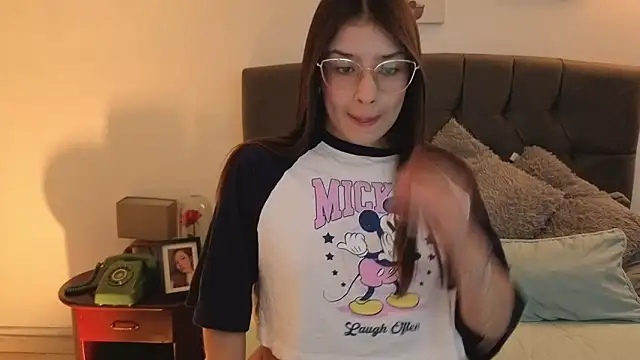 Snapshot of Emma_Lombardi chatting on November 16, 2025, 1:28 pm Emma Lombardi online show from November 16, 2025, 1:28 pm