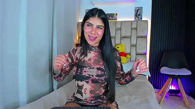 little sophie18 online show from October 5, 2025, 8:51 pm