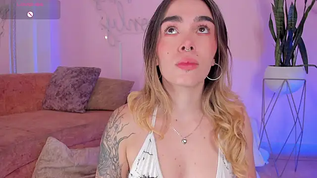 Lucy Vega online show from October 25, 2025, 3:58 am