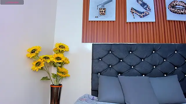 Snapshot of Zoe_pss chatting on October 28, 2025, 8:22 pm Zoe pss online show from October 28, 2025, 8:22 pm