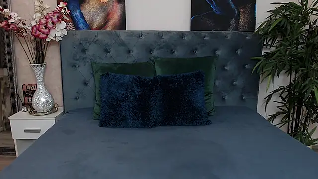 MissJuliax online show from January 14, 2025, 6:56 am