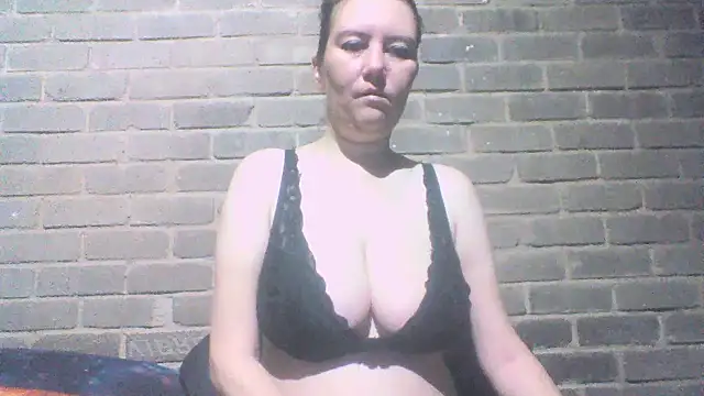 EksJouneMwah online show from November 18, 2025, 7:13 am