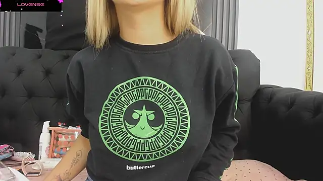 EvaaLovia1 online show from October 21, 2025, 1:34 pm