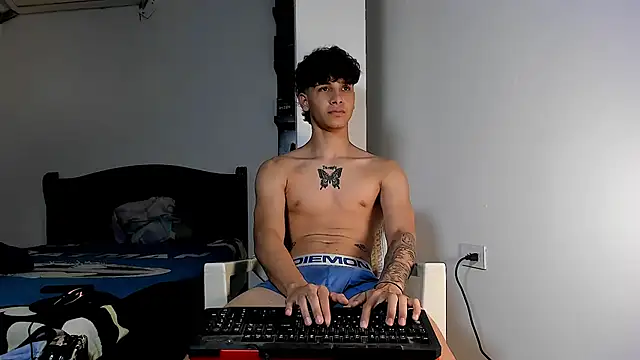 Snakebutterfly online show from December 25, 2024, 3:18 am