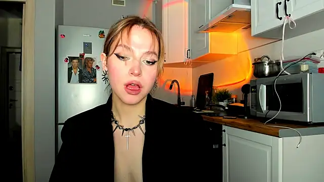 Niky  Jess online show from February 17, 2025, 6:59 pm