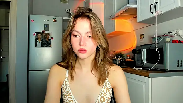 Niky  Jess online show from February 26, 2025, 10:04 am