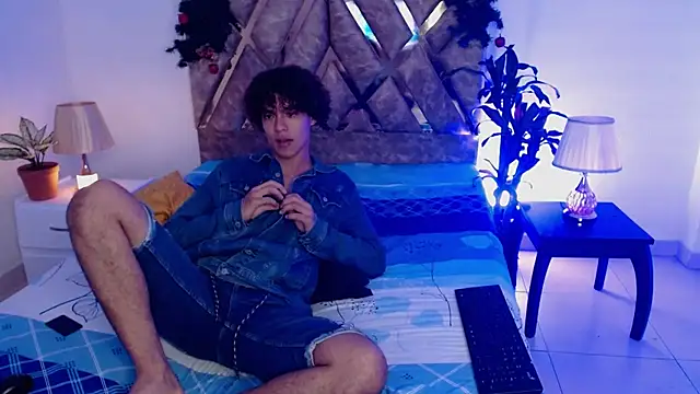 nickolas moon online show from December 16, 2024, 1:43 pm