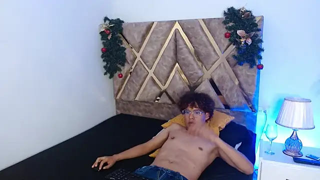 nickolas moon online show from December 19, 2024, 3:30 pm