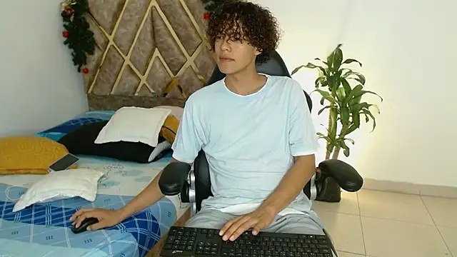 nickolas moon online show from December 25, 2024, 6:41 pm