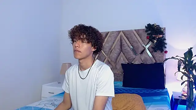 nickolas moon online show from December 26, 2024, 3:42 pm