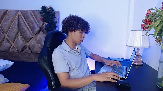 nickolas moon online show from December 30, 2024, 8:36 pm