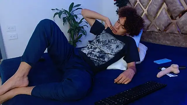 nickolas moon online show from December 30, 2024, 11:38 pm