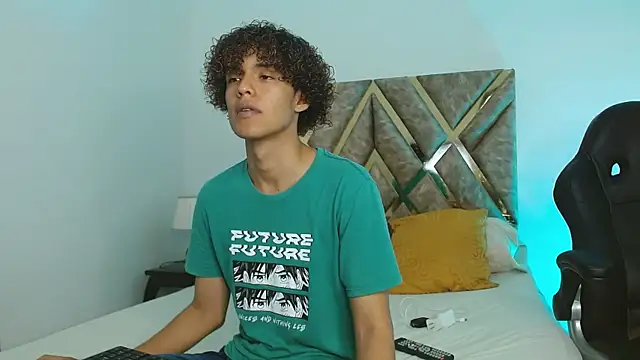 nickolas moon online show from January 8, 2025, 3:07 pm