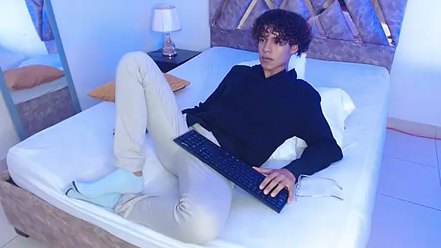 nickolas moon online show from January 9, 2025, 11:36 am