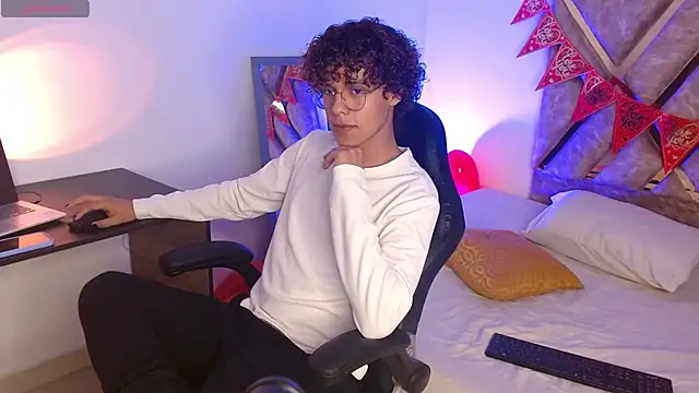 nickolas moon online show from February 17, 2025, 2:48 pm