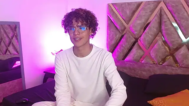 nickolas moon online show from March 19, 2025, 7:49 pm