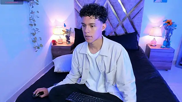 nickolas moon online show from September 25, 2025, 2:10 pm