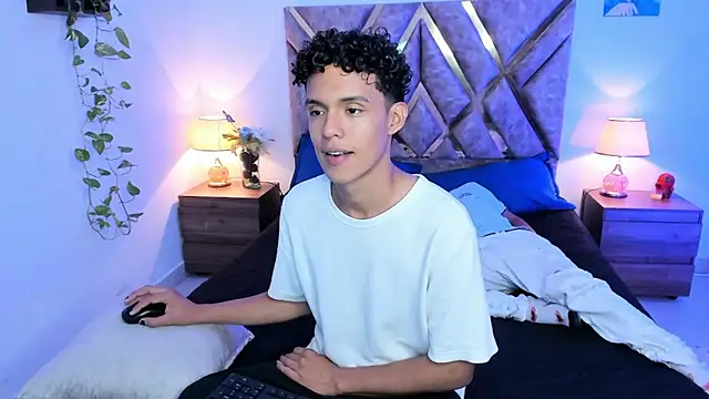 nickolas moon online show from October 3, 2025, 10:07 pm