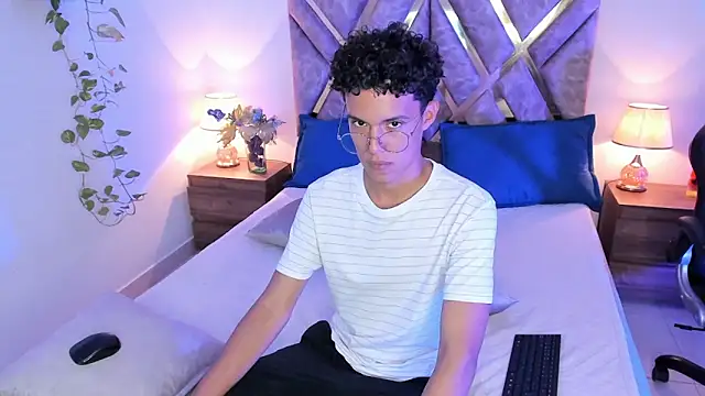 nickolas moon online show from October 15, 2025, 7:58 pm