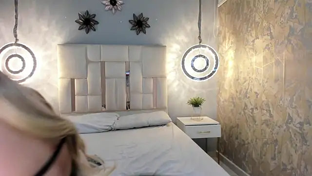 Snapshot of _Paulina_1 chatting on January 11, 2025, 6:35 am Paulina 1 online show from January 11, 2025, 6:35 am