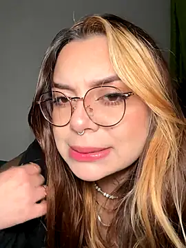 NatyOlson online show from October 26, 2025, 3:01 am