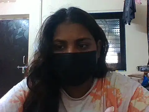Hotmilfxox online show from May 24, 2026, 8:19 am