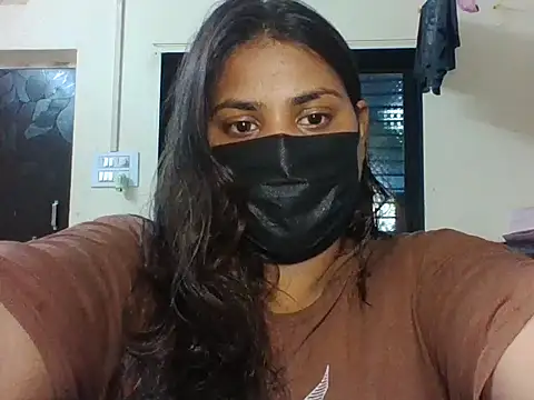 Hotmilfxox online show from May 25, 2026, 10:10 am