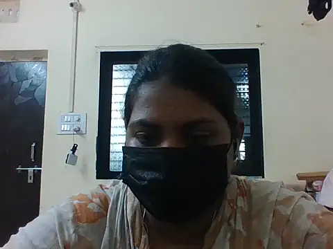 Hotmilfxox online show from May 26, 2026, 10:11 am