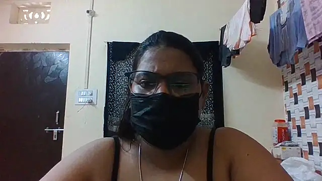 Snapshot of Hotmilfxox chatting on June 19, 2026, 8:07 am Hotmilfxox online show from June 19, 2026, 8:07 am
