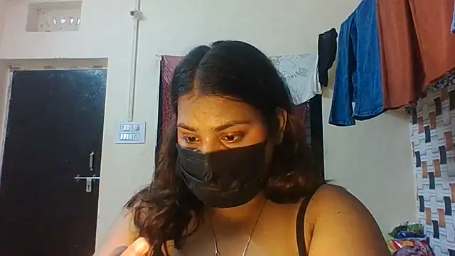 Snapshot of Hotmilfxox chatting on July 3, 2026, 8:21 am Hotmilfxox online show from July 3, 2026, 8:21 am