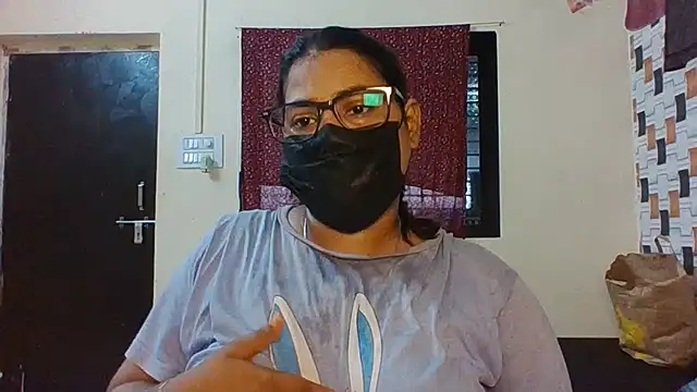 Snapshot of Hotmilfxox chatting on July 15, 2026, 7:46 am Hotmilfxox online show from July 15, 2026, 7:46 am