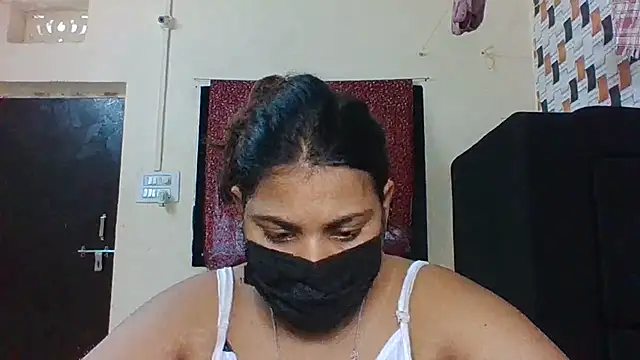 Snapshot of Hotmilfxox chatting on July 16, 2026, 7:47 am Hotmilfxox online show from July 16, 2026, 7:47 am