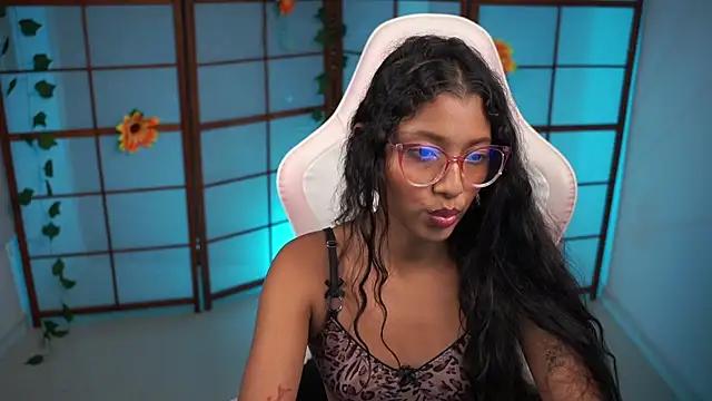 Snapshot of small_emilie chatting on September 25, 2025, 9:07 pm small emilie online show from September 25, 2025, 9:07 pm