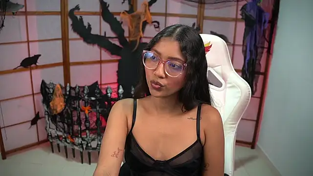 small emilie online show from October 21, 2025, 1:12 pm