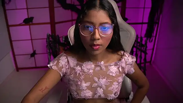 small emilie online show from November 1, 2025, 1:46 pm