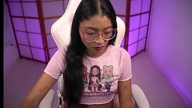 small emilie online show from November 18, 2025, 2:32 pm