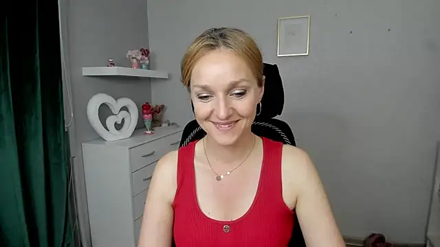 AliciaDesire online show from May 21, 2026, 5:42 pm