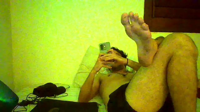 couplemilk online show from April 15, 2026, 12:28 am