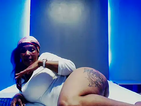 Juicyasss35xx online show from October 5, 2025, 6:39 pm