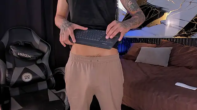 kyle smithxx online show from January 18, 2026, 12:03 am