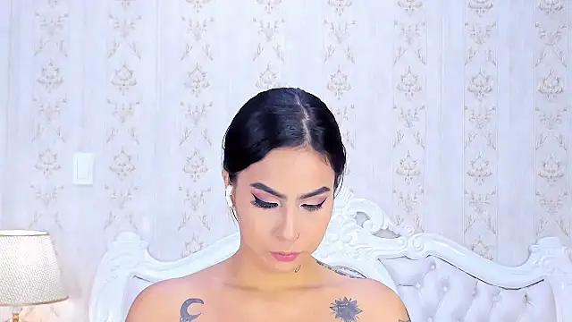 GiahDaniels online show from December 4, 2024, 9:13 pm