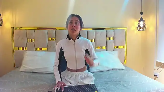 ling ling24 online show from October 9, 2025, 3:04 am