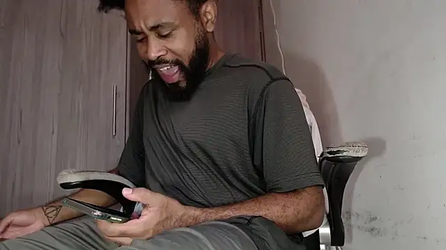 KaelMoreau online show from March 11, 2025, 4:29 pm