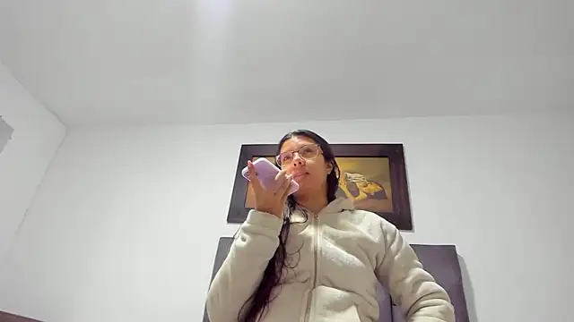 Vahiolet smith online show from February 4, 2026, 12:05 am