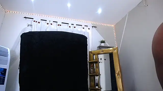 Hillary queen online show from December 1, 2024, 4:29 pm
