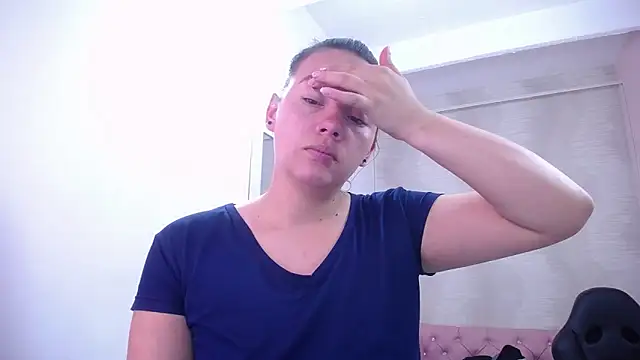 lauraguzman online show from February 27, 2025, 10:26 am