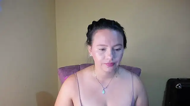 lauraguzman online show from March 28, 2026, 3:06 am