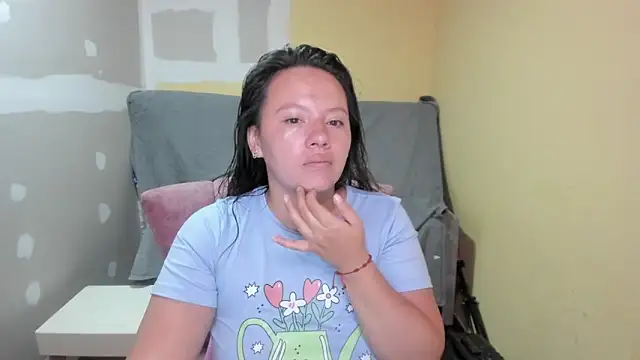 lauraguzman online show from May 15, 2026, 3:57 am