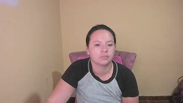 Snapshot of lauraguzman chatting on July 8, 2026, 3:55 am lauraguzman online show from July 8, 2026, 3:55 am